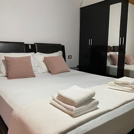 Gjirokastër Bertis Guest House מראה חיצוני תמונה
