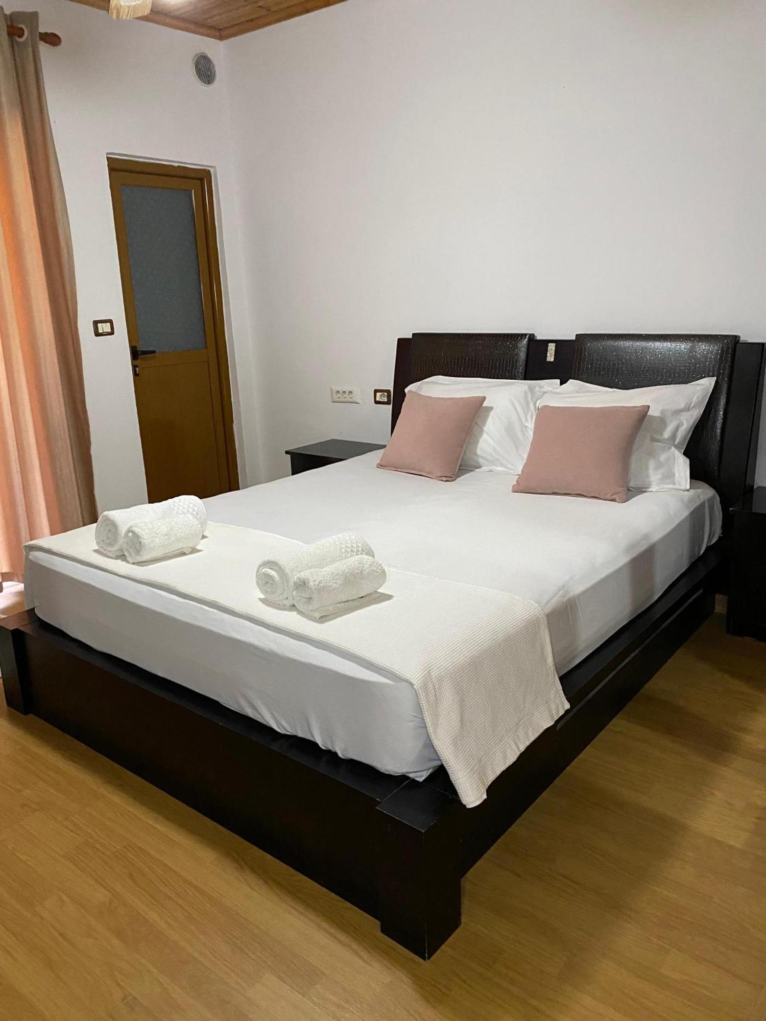Gjirokastër Bertis Guest House מראה חיצוני תמונה