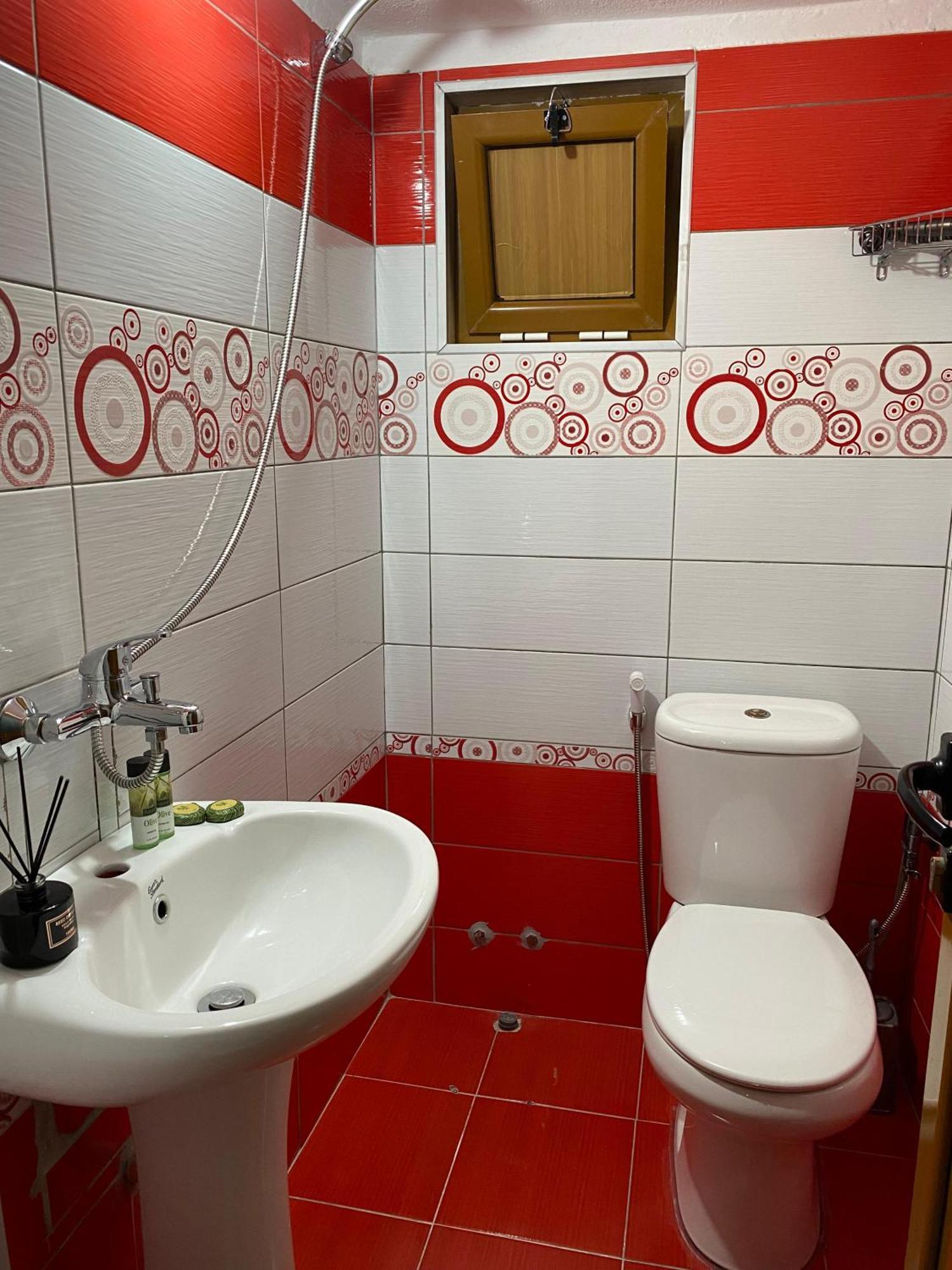 Gjirokastër Bertis Guest House מראה חיצוני תמונה