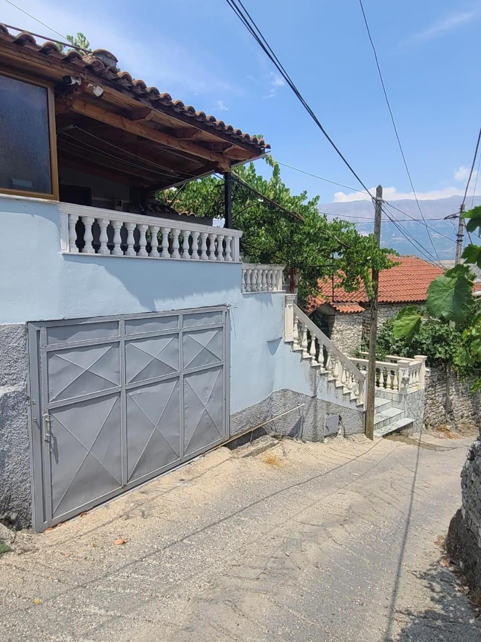 Gjirokastër Bertis Guest House מראה חיצוני תמונה
